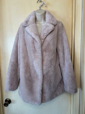 Tahari Plush Faux Teddy Coat in Pale Blush size M